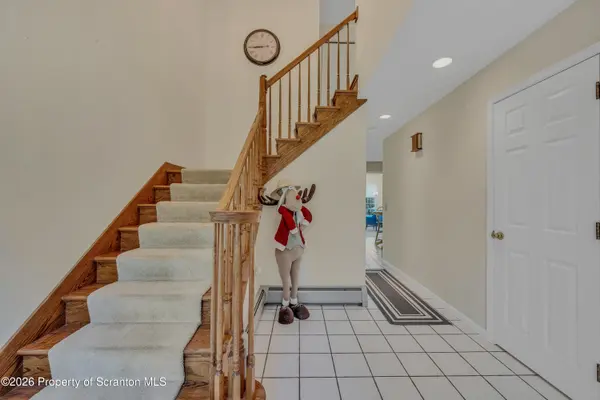 203 Sean DR, Clarks Summit, PA 18411