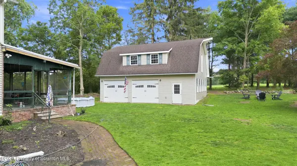 133 Carbondale RD, Waverly Twp, PA 18414