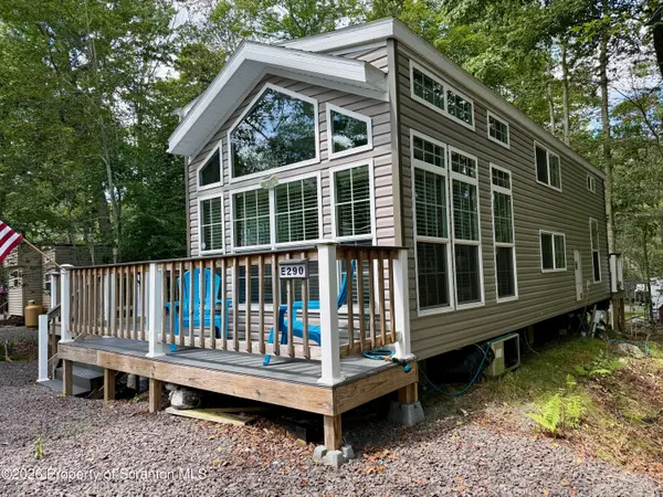 290 Shetland TRL, Covington Twp, PA 18424
