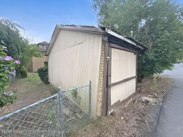 2005 Farr ST, Scranton, PA 18504