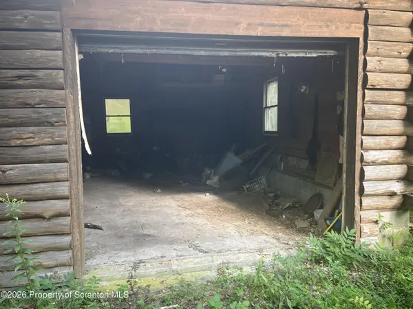698 Hinkley RD, Meshoppen, PA 18630