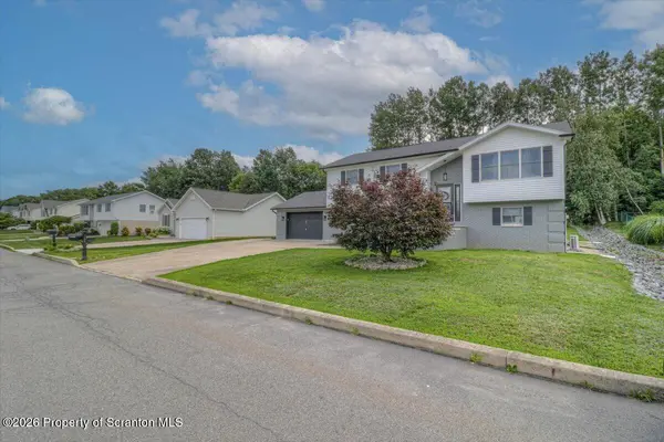 132 Northpoint DR, Olyphant, PA 18447