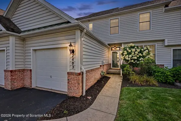 2403 Browning Close, Moosic, PA 18507