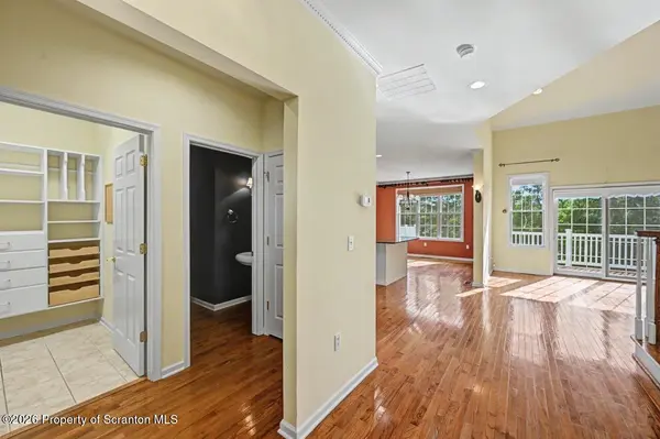 2403 Browning Close, Moosic, PA 18507