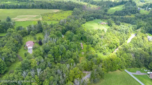 6 Silhouette LN, Waymart, PA 18472