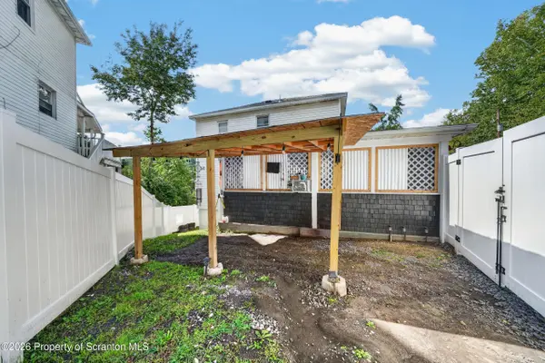 17 Reservoir ST, Simpson, PA 18407