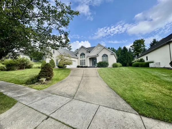 1009 Summerfield DR, Dalton, PA 18414