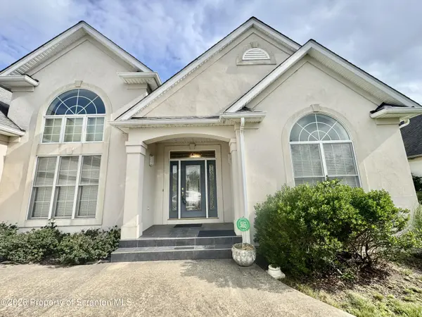 1009 Summerfield DR, Dalton, PA 18414