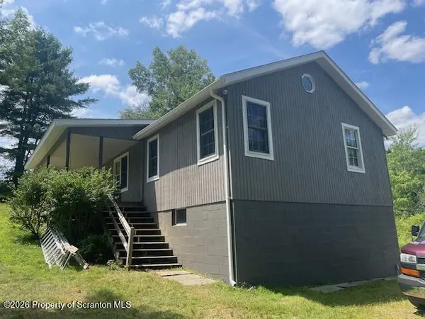 102 Craig RD, Waverly, PA 18471