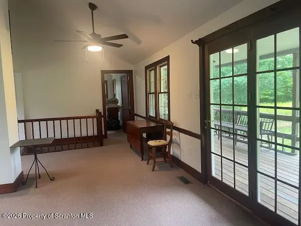 102 Craig RD, Waverly, PA 18471