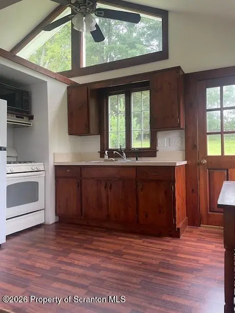 102 Craig RD, Waverly, PA 18471