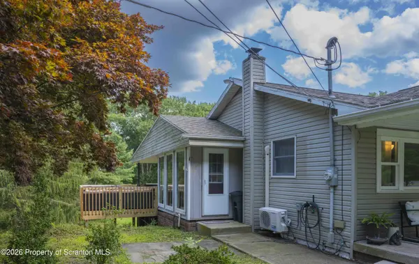 434 Chapman Lake RD, Scott Twp, PA 18433