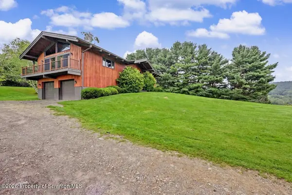 101 Show Kase RD, Clifford Twp, PA 18421