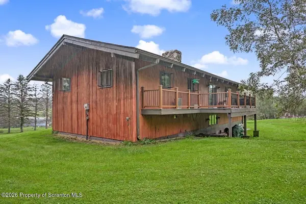 101 Show Kase RD, Clifford Twp, PA 18421