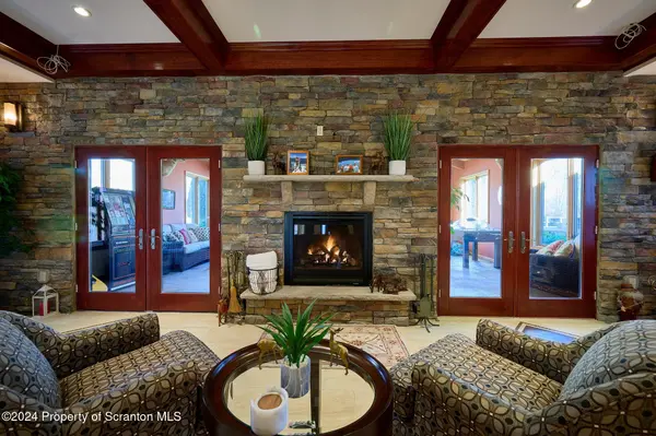31 Holly LN, Gouldsboro, PA 18424