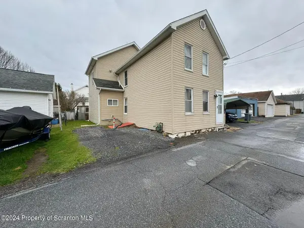 105 Hickory CT, Olyphant, PA 18447