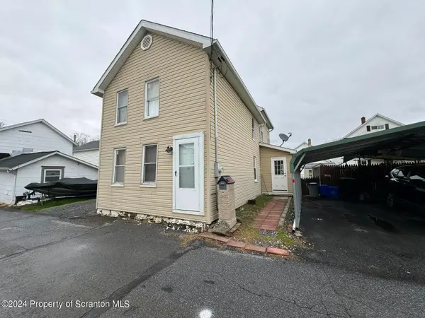 105 Hickory CT, Olyphant, PA 18447