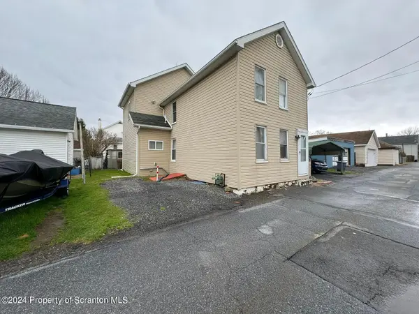 105 Hickory CT, Olyphant, PA 18447