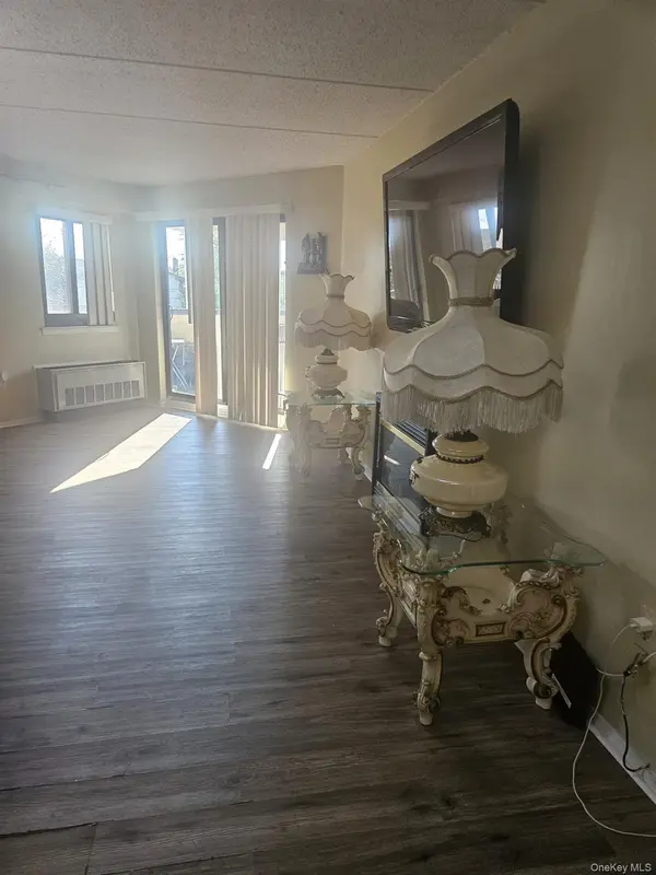 725 Miller AVE #221, Freeport, NY 11520