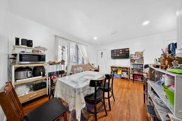 76-14 69th RD, Middle Village, NY 11379