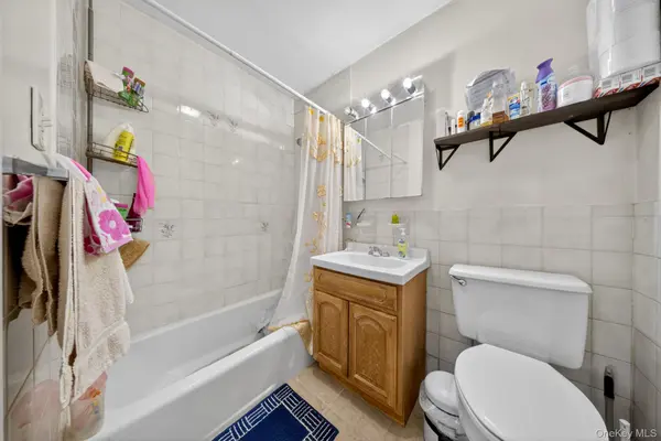 76-14 69th RD, Middle Village, NY 11379