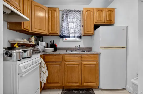 76-14 69th RD, Middle Village, NY 11379