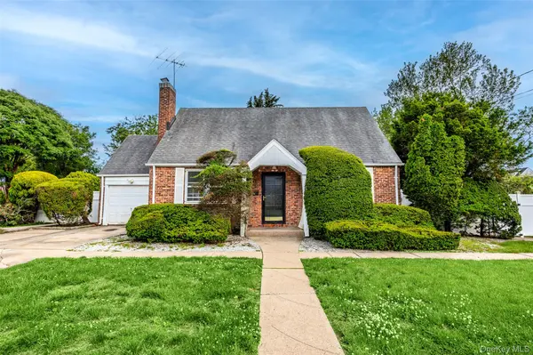 674 Henry ST, Uniondale, NY 11553