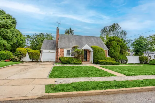 674 Henry ST, Uniondale, NY 11553