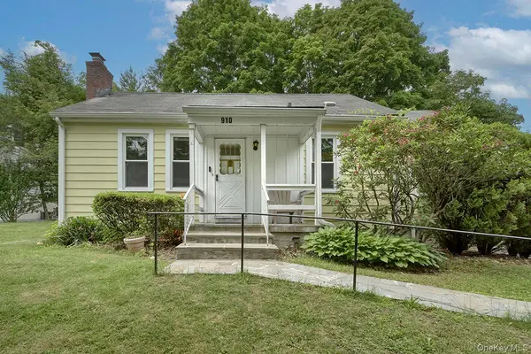 910 Linda AVE,  Thornwood,  NY 10594