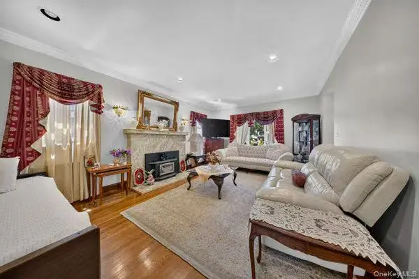 47-57 Utopia Pkwy, Flushing, NY 11358