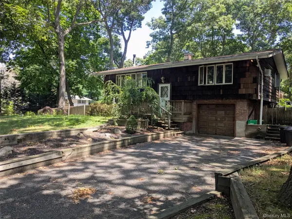 45 Deepdale DR, Commack, NY 11725
