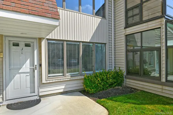 20 Laurel AVE #3, East Islip, NY 11730