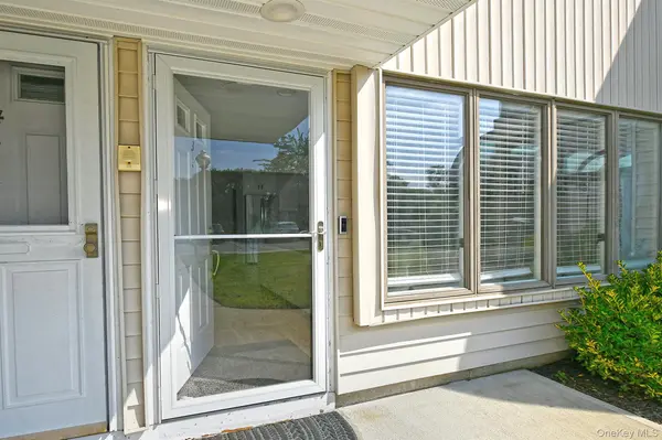 20 Laurel AVE #3, East Islip, NY 11730