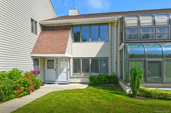 20 Laurel AVE #3, East Islip, NY 11730