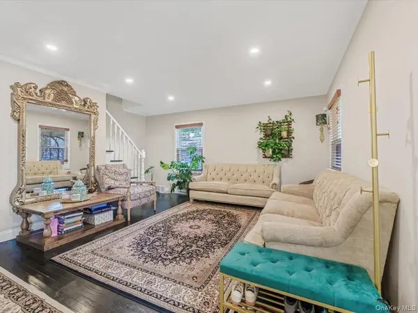 1517 Falmouth AVE, New Hyde Park, NY 11040