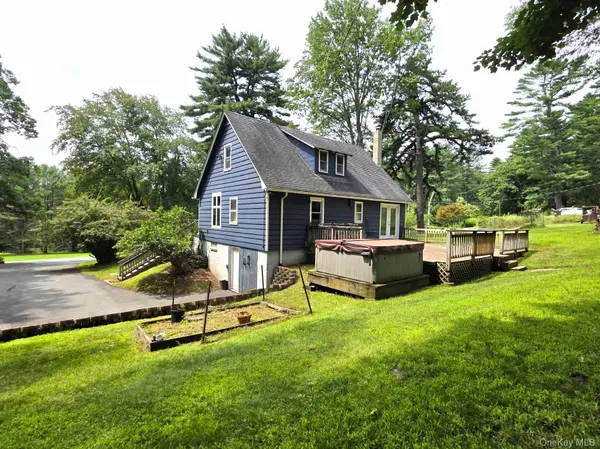 220 Mail RD, Barryville, NY 12719