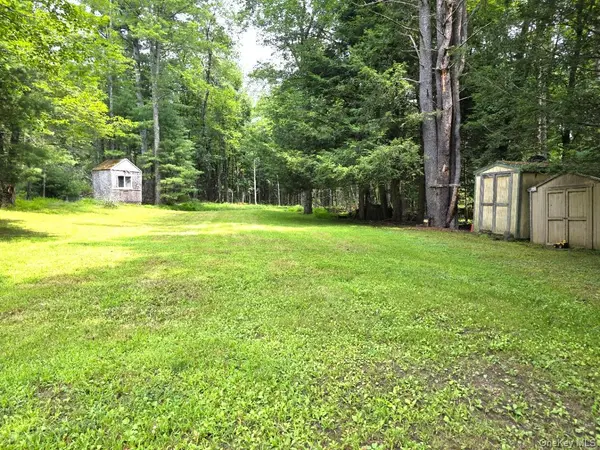 220 Mail RD, Barryville, NY 12719