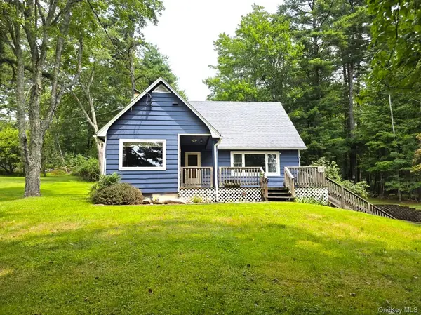 220 Mail RD, Barryville, NY 12719