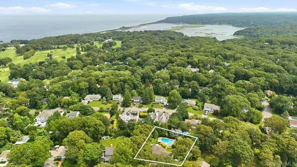 11 Soundview DR, Port Jefferson, NY 11777