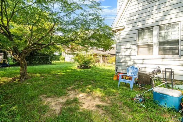 193 McKay RD, Huntington Station, NY 11746