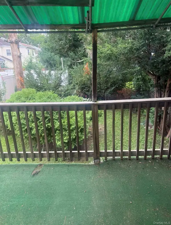 76-36 166th ST, Fresh Meadows, NY 11366