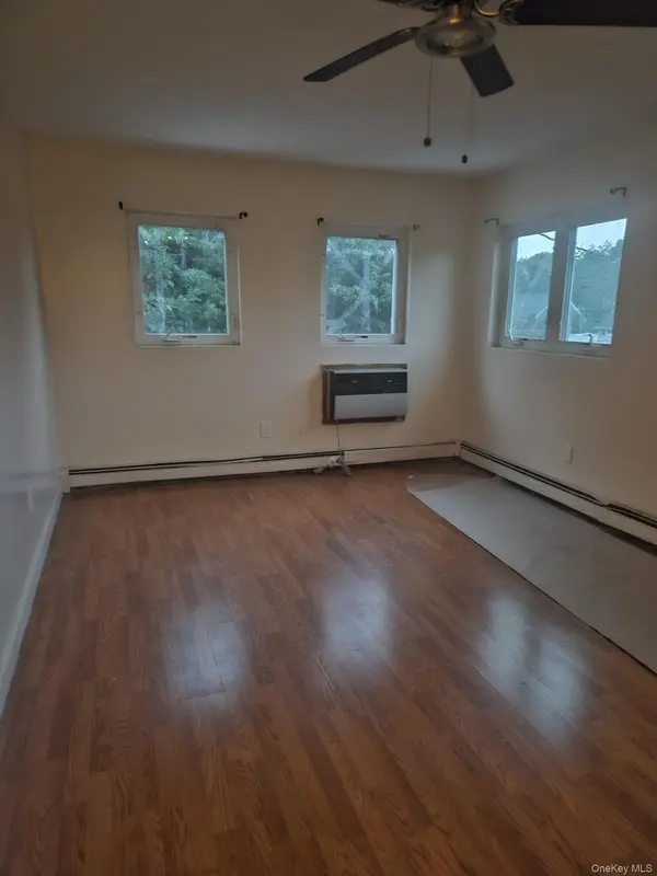 47 W Lakeland ST #2, Babylon, NY 11706