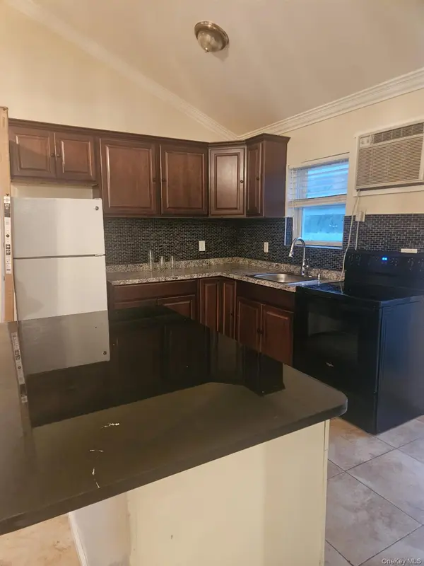 47 W Lakeland ST #2, Babylon, NY 11706