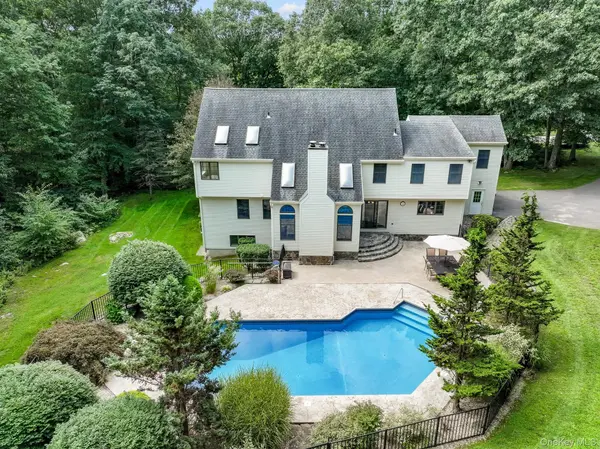 18 Arbor CT, Holmes, NY 12531