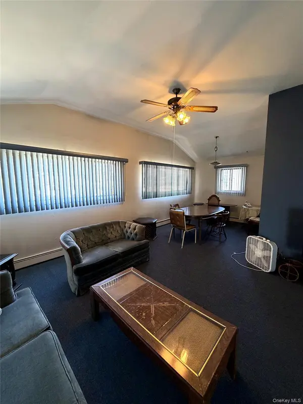 916 PARK AVE, Westbury, NY 11590
