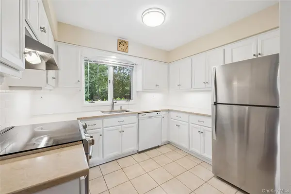23 Argonne RD, Hampton Bays, NY 11946