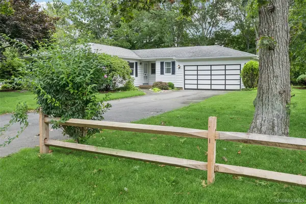 23 Argonne RD, Hampton Bays, NY 11946