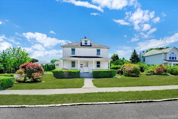78 Maple ST, Roslyn Heights, NY 11577
