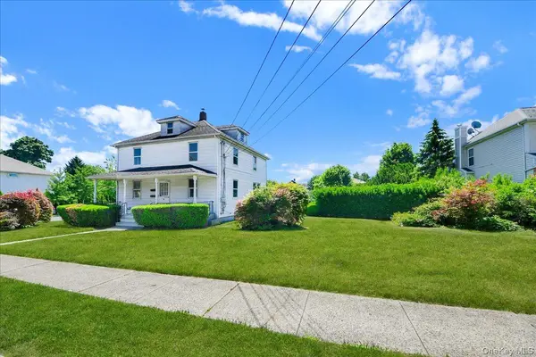 78 Maple ST, Roslyn Heights, NY 11577