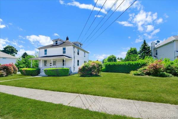 78 Maple ST, Roslyn Heights, NY 11577